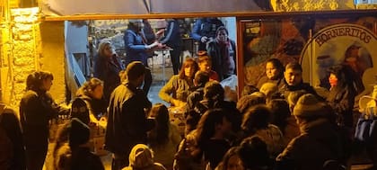 El comedor se vio desbordado esta semana: más de 3.500 personas se acercaron a buscar alimentos. En pandemia asistía a 50 mendocinos.