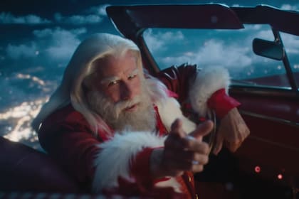 El comercial causó sensación cuando la cadena NBC lo emitió durante la transmisión del desfile del Día de Acción de Gracias en Nueva York y, dado el éxito de su interpretación, en Hollywood ya se preguntan si el actor va a convertirse en Papá Noel también para el cine