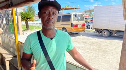 El comerciante Adrian Smith dice que los mejores empleos creados por la exploración petrolera no van para los guyaneses