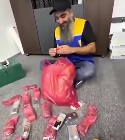 El comerciante se sorprendió al ver su compra llegar tantos años después (Foto: X)