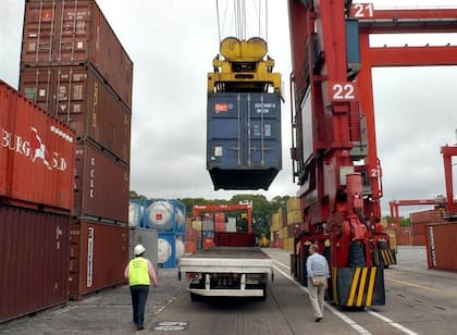 El comercio exterior total del país cayó por quinto año consecutivo