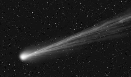 El cometa C/2025 R3 fue fotografiado el 9 de abril de 2026 por Michael Jäger y Gerald Rhemann desde Martinsberg, Austria (Foto: Star Walk)