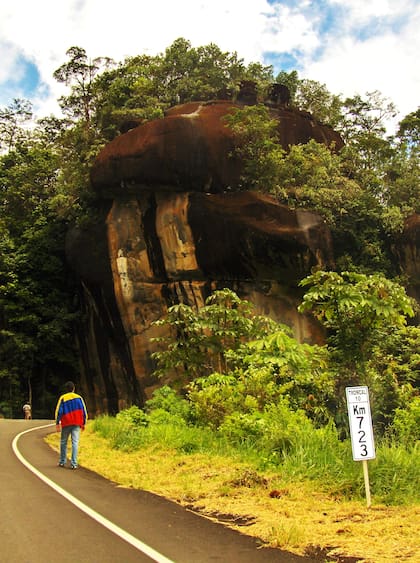 El comienzo oficial de la Gran Sabana está en el km 723, conocido como Piedra de la Virgen
