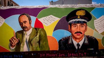 El comisario de policía Boris Giuliano y el teniente coronel de los carabineros Giuseppe Russo asesinados por la mafia están en "El muro de la legalidad" de Palermo