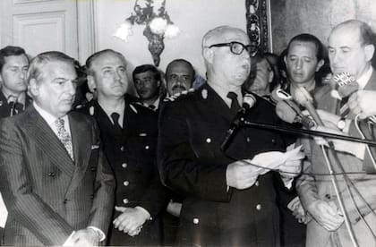 El Comisario Mayor Luis Margaride asume su cargo como Jefe de la Policía Federal tras la muerte del Comisario Villar, el 4 de noviembre de 1974