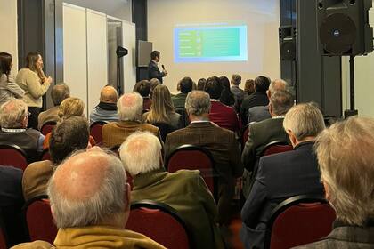 El Comité Ejecutivo Agrobioindustrial es un espacio articulado por Barbechando conformado por la Asociación Argentina de Girasol (Asagir), la Asociación de la Cadena de la Soja (Acsoja), la Asociación Argentina de Trigo (Argentrigo), la Asociación de Maíz y Sorgo Argentino (Maizar), Aapresid, CREA, Coninagro y la Asociación Argentina de Semilleros (ASA)