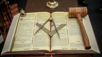 El compás y la escuadra