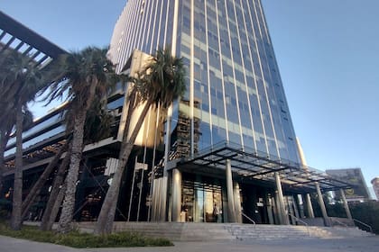 El complejo Al Río fusiona viviendas, oficinas y locales comerciales en un punto clave de la zona norte