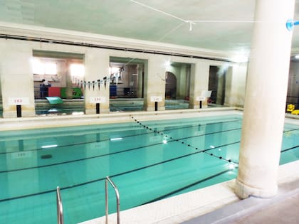 El complejo cuenta con dos piscinas