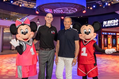 Al anuncio del regreso de la NBA no faltaron figuras... de Disney