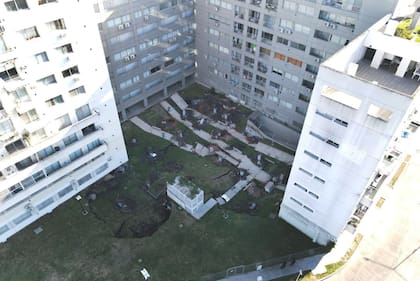 El complejo de viviendas y el derrumbe en el patio central