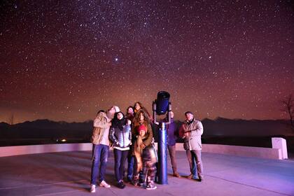 El complejo El Leoncito, en Barreal, ofrece observación astronómica por telescopio