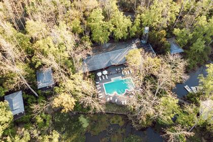 El complejo es el destino más sofisticado en el sur del río Paraná. Desde allí organizan caminatas, salidas en kayak o en bote a pedal.