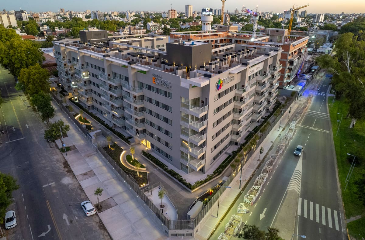 Home 10 el complejo milaires en villa devoto ocupa casi YQBD7BFAOZATBMYAGSN4EQKTZU