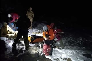 En medio de la noche, así fue el rescate de un hombre de 71 años varado en el volcán Lanín