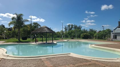 El complejo Termas de Almirón, ubicado en el departamento uruguayo de Paysandú, es conocido por ser el único en la región con aguas salinas.