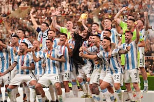 La Iglesia contrastó los valores de la Selección argentina con la clásica confrontación de la política