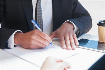 El concejal que redactó la moción para derogar la antigua ley de California la calificó como "extraordinariamente absurda"