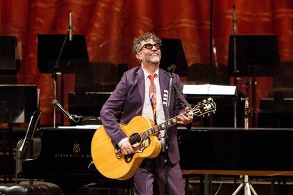 El “concierto para Charly” terminó cerca de las 22 de anoche, pero su música siguió sonando hasta el amanecer, aquí, allá y en todas partes