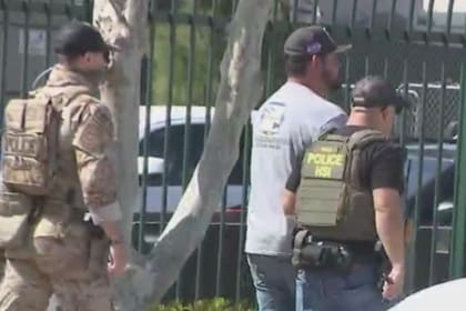 El condado de San Diego mantiene una política de no colaboración con ICE, pero la sheriff notifica sobre antecedentes criminales