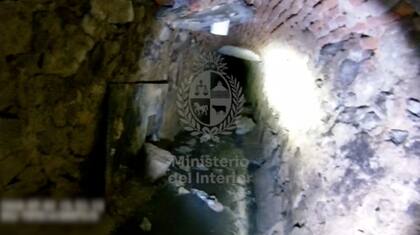 El conducto, de dimensiones reducidas, fue inspeccionado por Bomberos y Policía Científica tras el operativo