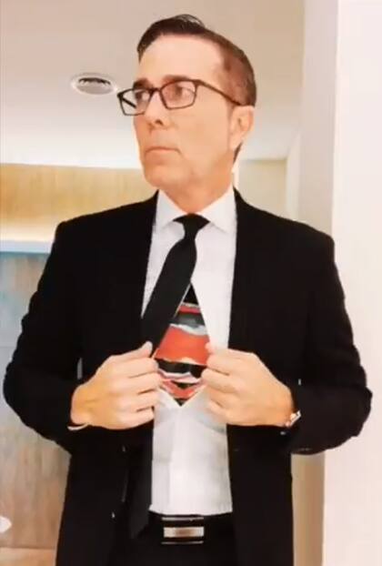 El conductor de Telefe Noticias como Clark Kent