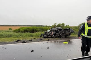 Impacto brutal en Santa Fe: un auto quedó incrustado en un camión y murió el conductor