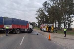 Chocó de frente contra un camión en la ruta 9 y murió