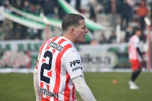 Un futbolista bajó de su camioneta y dejó inconsciente al novio de su ex con golpe en la cabeza