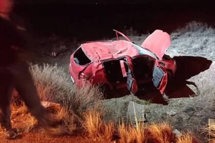 El conductor había esquivado una vaca y perdió el control del auto