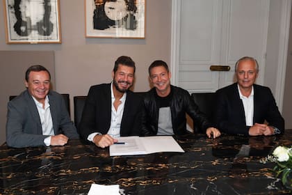 El conductor junto a Pablo Codevilla, Adrián Suar y Daniel Zanardi