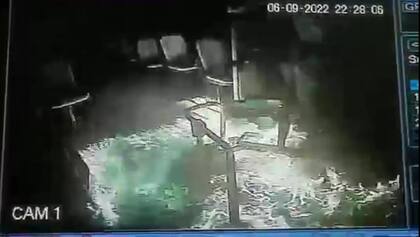 El conductor quedó atrapado en medio de las llamas