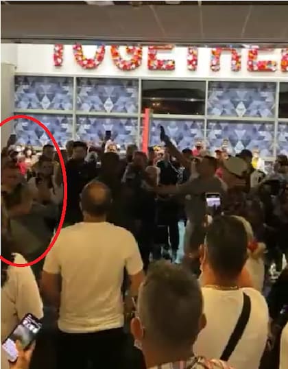 El conflicto comenzó luego de que los pasajeros esperaran el vuelo por más de cinco horas