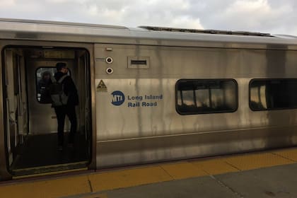 El conflicto en los ferrocarriles que conectan Long Island y Nueva York se arrastra desde hace casi tres años sin acuerdo entre las partes