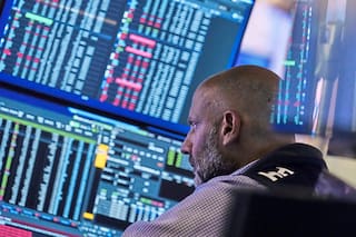 El petróleo salta 8% y las acciones argentinas caen hasta 12% en Wall Street