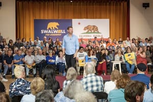Eric Swalwell: el aliado Newsom que deja su candidatura en California por fuertes acusaciones