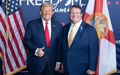 El congresista Randy Fine junto a Donald Trump