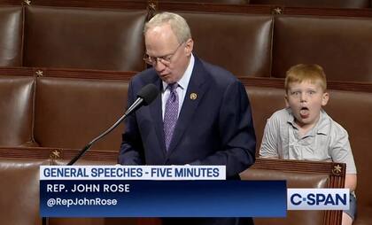 El congresista republicano, John Rose, se volvió viral en las redes