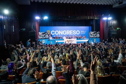 Kicillof, Massa y Máximo Kirchner se reunieron para definir las fórmulas peronistas, a dos días del cierre de...