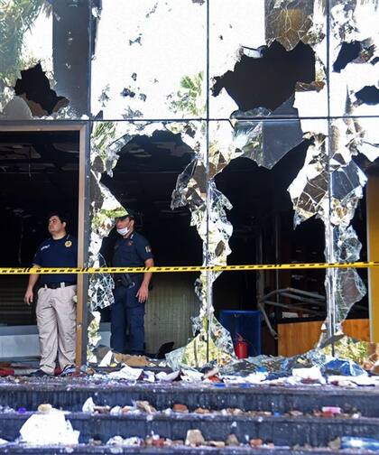 El Congreso paraguayo, ayer, tras la noche de violencia