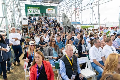 El Congreso tendrá siete ejes temáticos: Sistemas Productivos Sustentables; Aapresid I+D (Investigación más Desarrollo); Manejo de Plagas; Sistemas Integrados; Innovación y Agtech; Desafíos Globales; y Perspectivas Sociopolíticas
