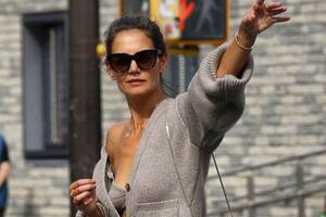 El conjunto de cardigan y corpiño usado por la actriz fue bautizado como bradigan