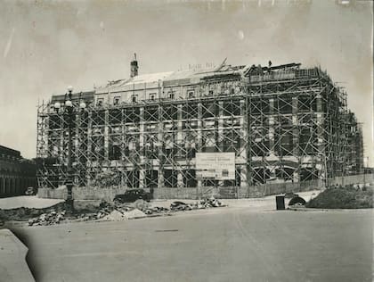 El conjunto de la rambla Bristol, con el nuevo casino y el hotel provincial, es el mejor ejemplo de la restauración conservadora en la arquitectura de los años 30 y 40 en Mar del Plata.