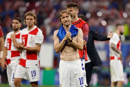 El conmovedor gesto de Luka Modric ante la hinchada de Croacia tras un final que deja al equipo balcánico casi afuera de la Eurocopa
