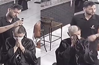 El gesto viral de un peluquero para apoyar a una clienta que conmovió a todos