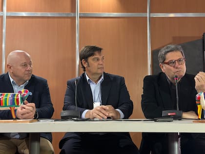 El consejero del Ipcva, Daniel Urcía; el presidente del Ipcva, Georges Breitschmitt, y el reconocido médico Jorge Tartaglione