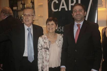 Rodríguez Giavarini y su esposa, Susana Pestana, recibieron y saludaron a todos los invitados