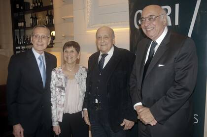 El Consejo Argentino para las Relaciones Internacionales (CARI) cumplió 40 años y lo celebró en La Rural con una cena a la que asistieron cientos de invitados