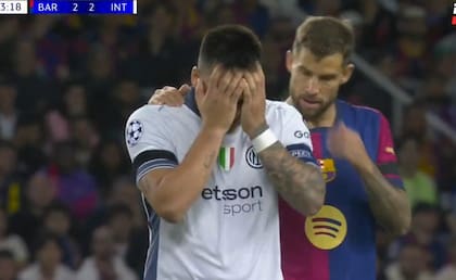 El consuelo de Íñigo Martínez a Lautaro Martínez cuando el Toro exteriorizó su lesión en el primer tiempo de la semifinal entre Barcelona e Inter