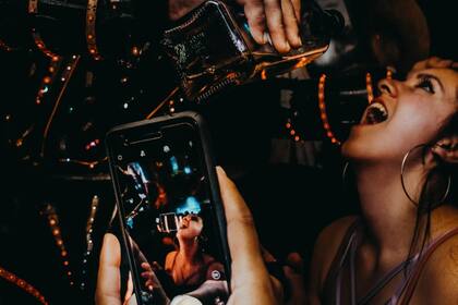 El consuma de alcohol en exceso produce efectos en el cuerpo (Foto Pexels)